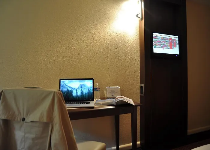 Design Le Havre Nord 2* Монтивилье